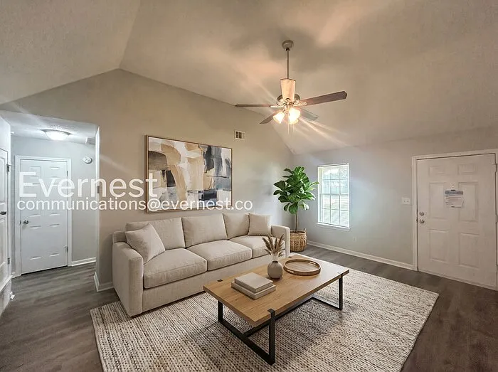 2912 Waverly Dr — Photo 3
