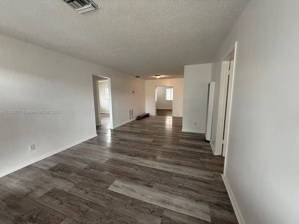 2631 NW 25th St