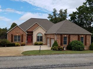 201 11th St, Willow Springs, MO 65793