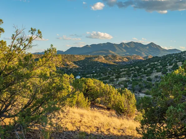 12 White Wolf Rd, Cerrillos, NM 87010