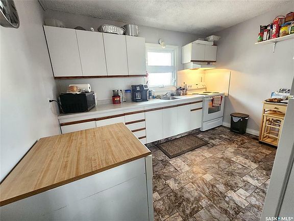 5th image of 974 Regina Ave