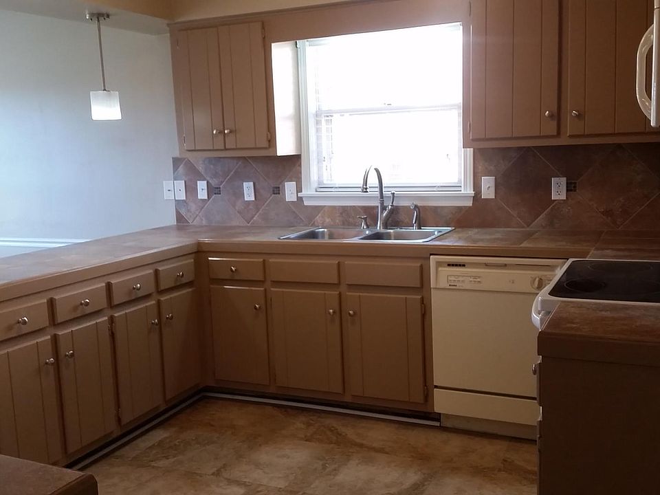 2nd image of 2819 Carriage Hill Dr