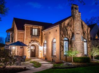 2403 N 91st St, Wauwatosa, WI 53226