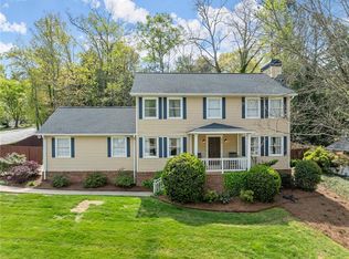 575 Long Oak Dr, Gainesville, GA 30501