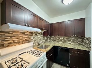 3710 N Pine Grove Ave #G02C, Chicago, IL 60613