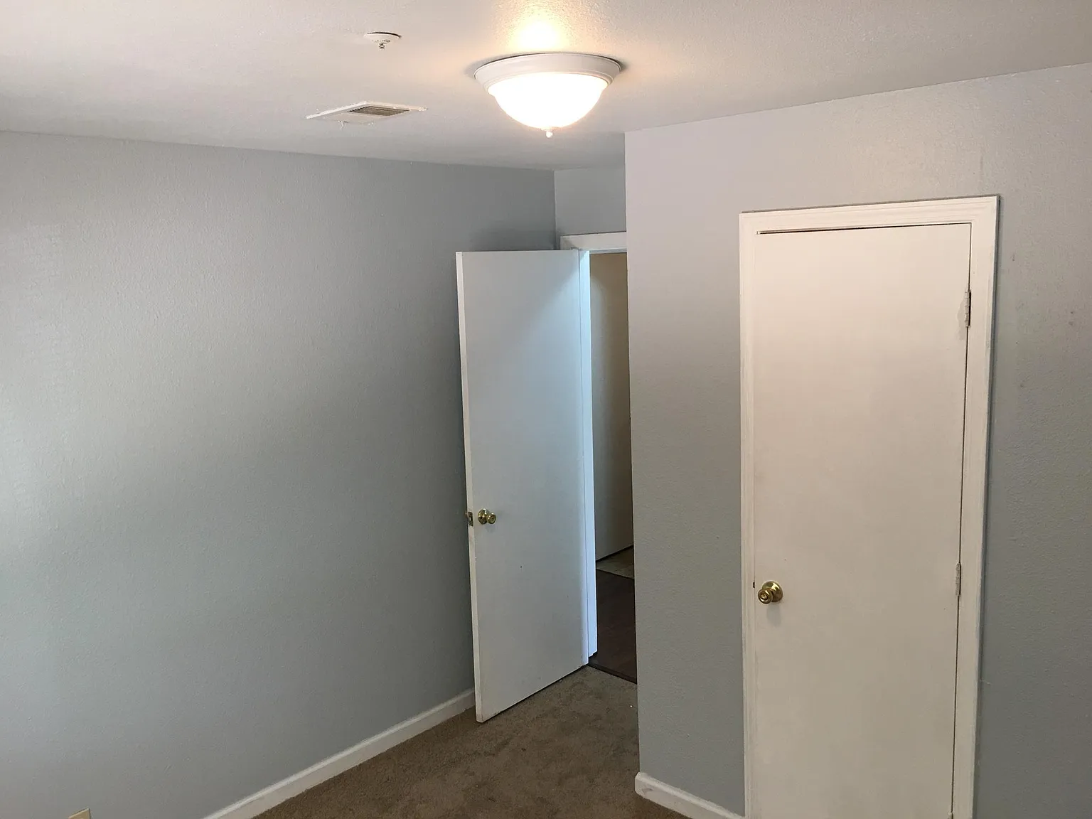 708 Mercer St SE — Photo 2