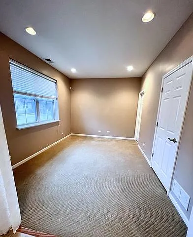 3 bed, 3.5 bath, 2189 sqft, $3,400 — Photo 3