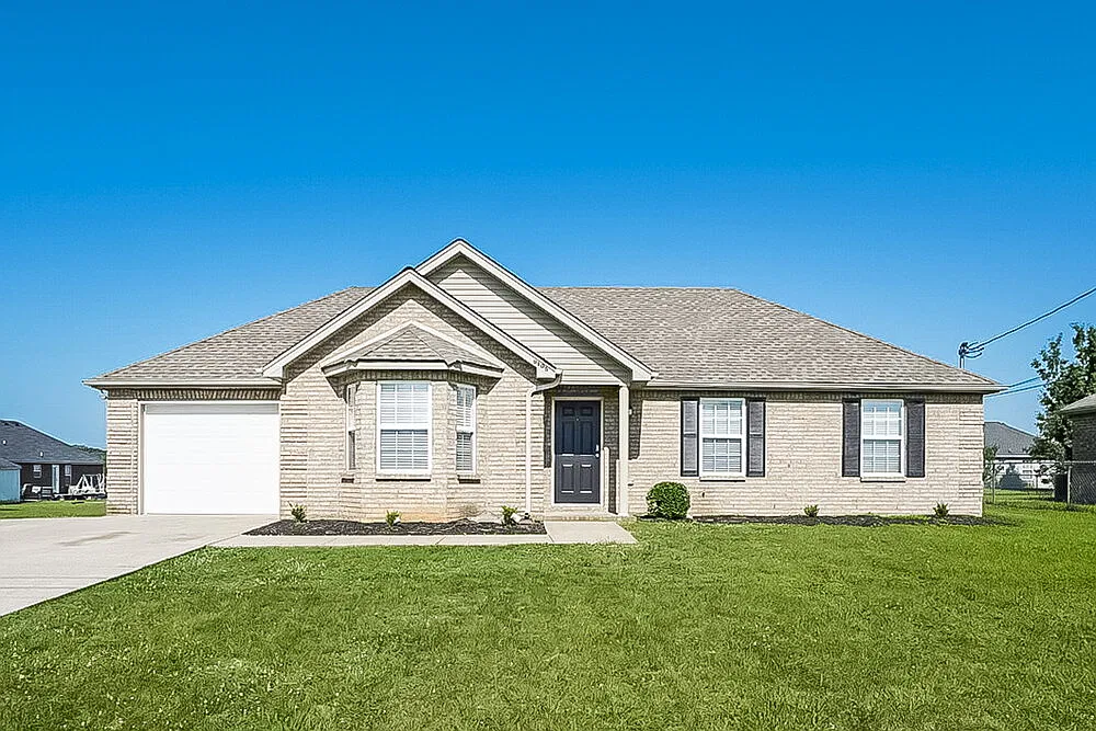 3 bed, 2.0 bath, 1207 sqft, $2,065 — Photo 1
