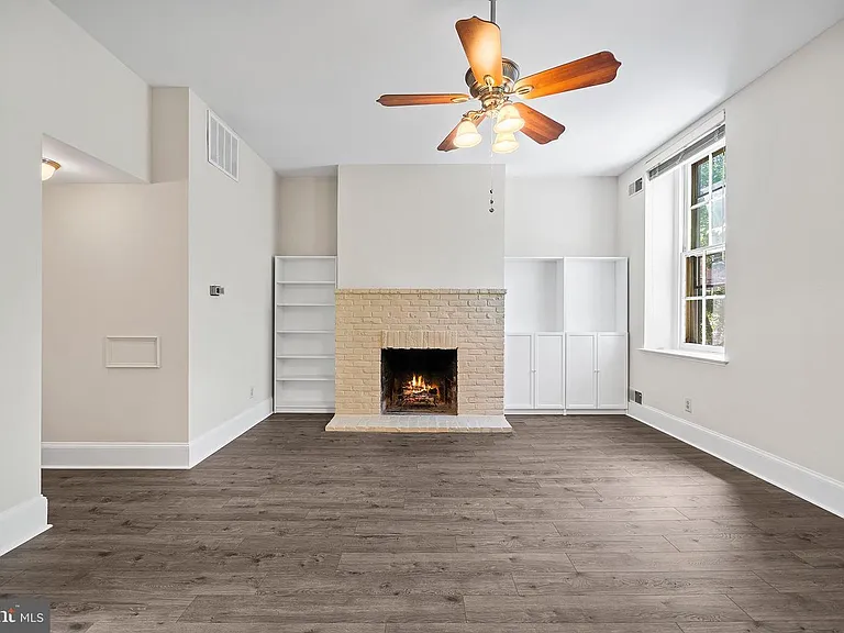 1023 Clinton St #205 — Photo 2