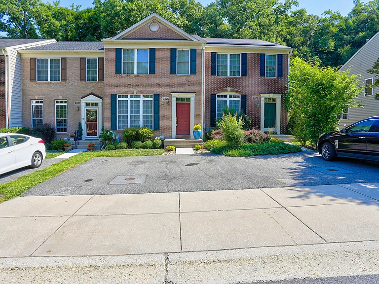 2425 Killarney Ter — Photo 2