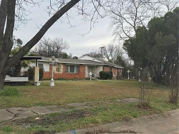 3rd image of 2249 E Illinois Ave