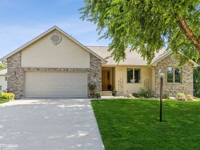 865 Forest Edge Dr, Coralville, IA, 52241