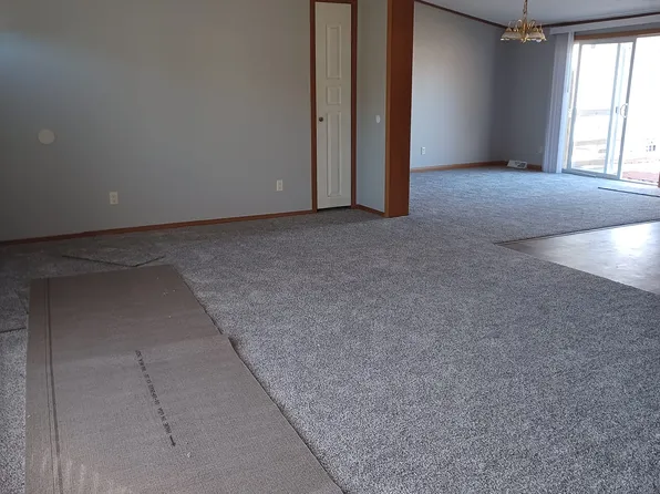 3320 Fall Valley Dr, Columbus, IN 47203