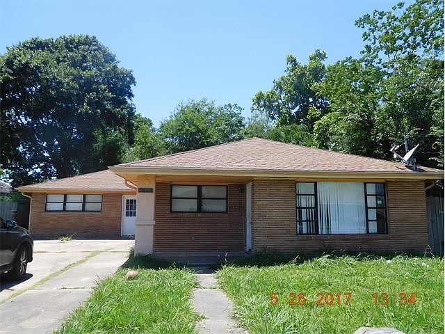 1st image of 4882 Redwood St