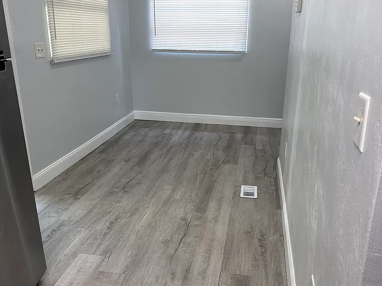 1612 Montgomery Ave — Photo 2