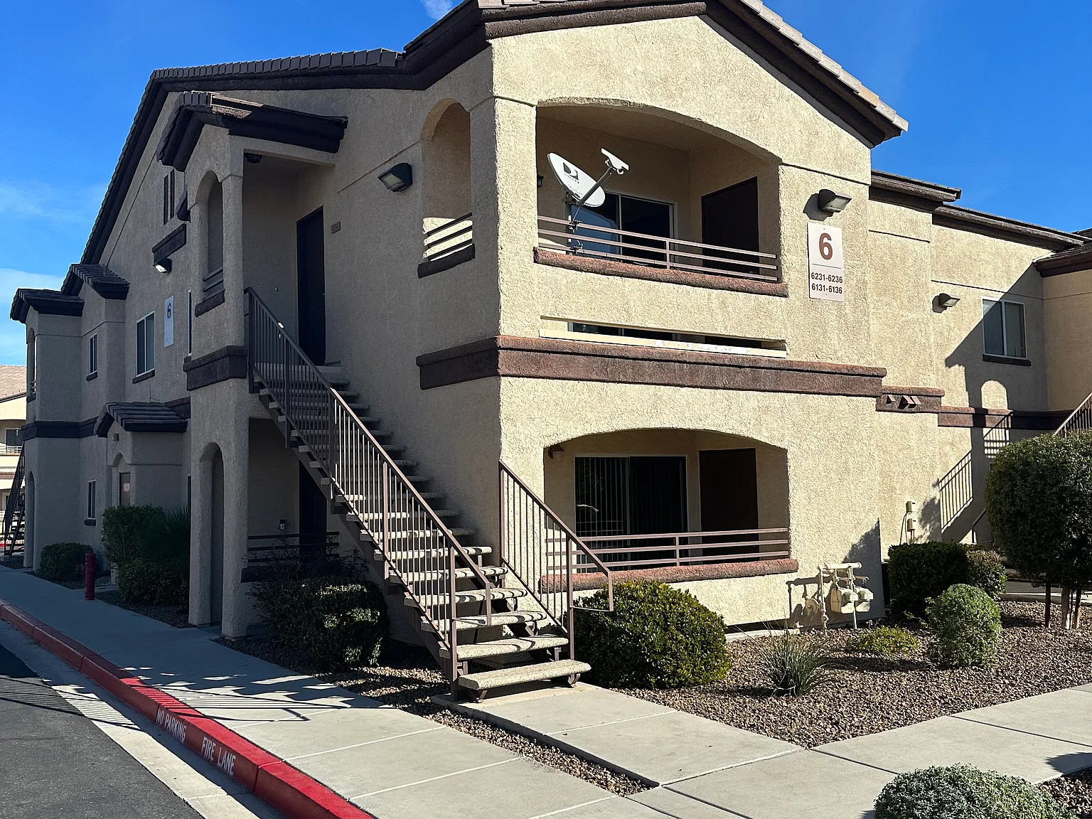 2 bed, 966 sqft, $1,550 — Photo 2