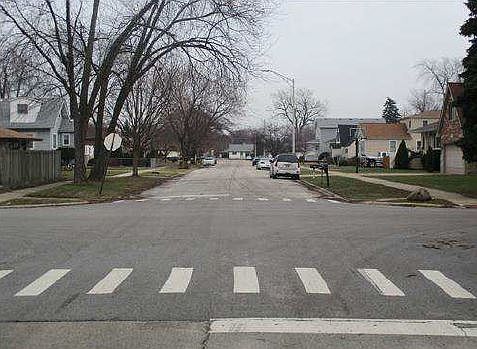 4th image of 5700 W 88th Pl