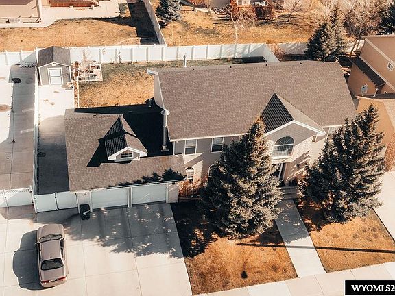 2nd image of 2711 Driftwood Ln