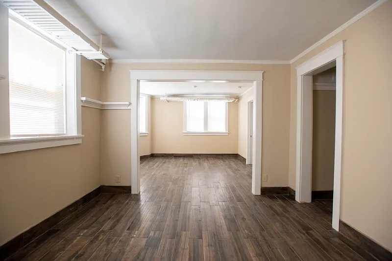 Building Photo - 1704 E Locust St #1