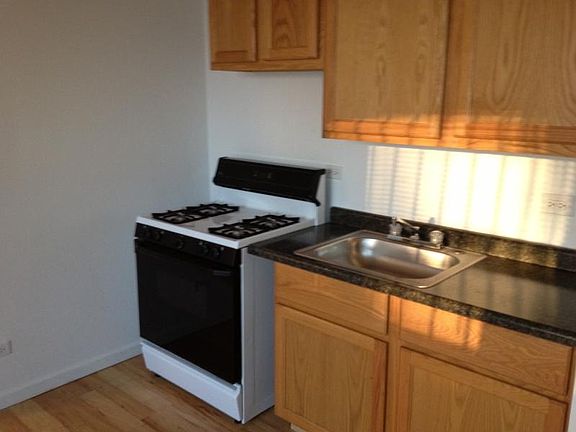 4th image of 4421 N Broadway St APT 7