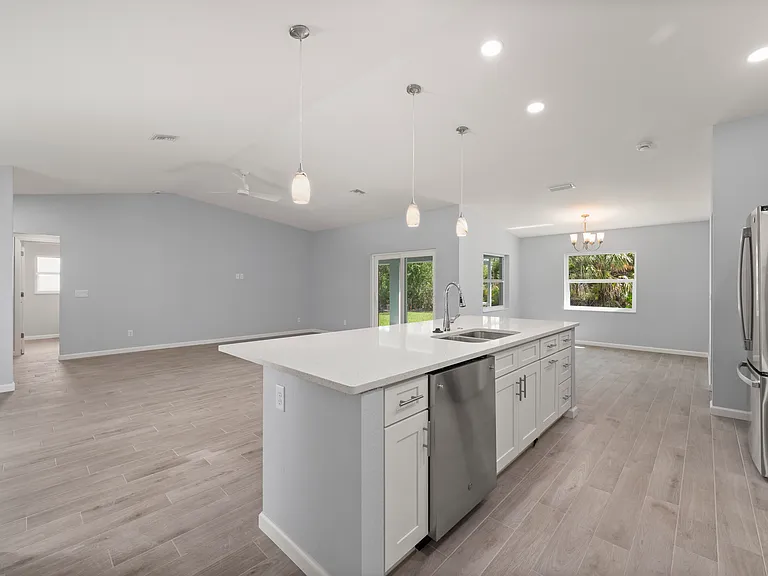 2504 Jamaica St — Photo 7