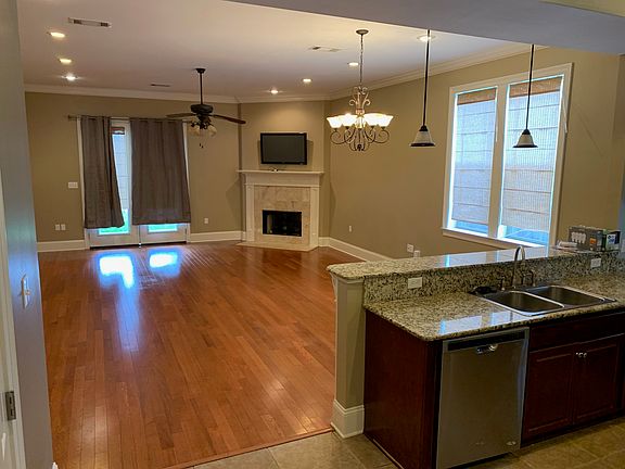 3rd image of 805 Waltham St