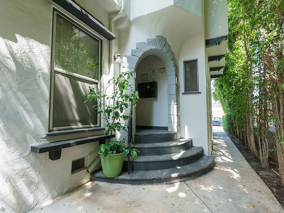 1st image of 147 N Hamilton Dr APT 103