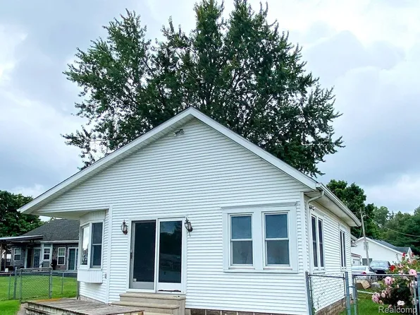 311 Gilmore Ct, Michigan Center, MI 49254