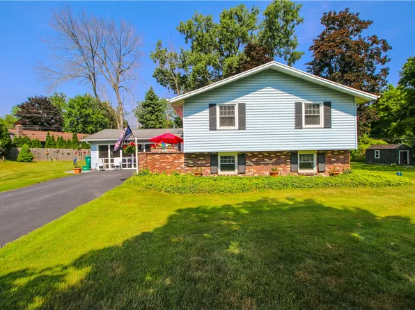 39 Stonewall Ct, Rochester, NY 14615
