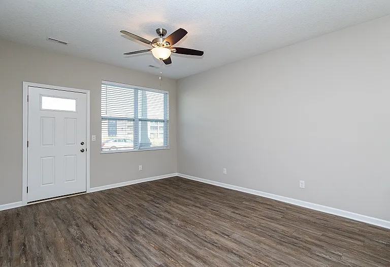 3350 Glenbrook Cir S — Photo 5