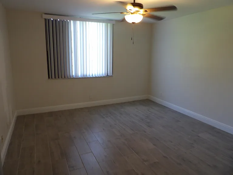 3845 Victoria Dr — Photo 24