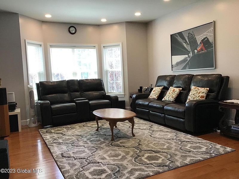 5th image of 31 Rotterdam Drive