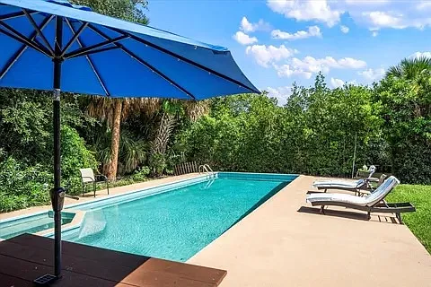 527 E Causeway Blvd — Photo 23