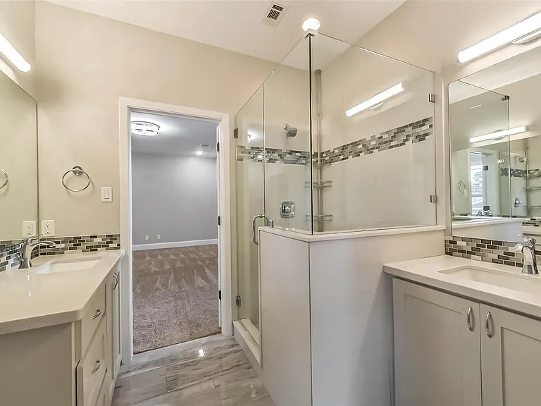 1317 Chantilly Ln — Photo 36