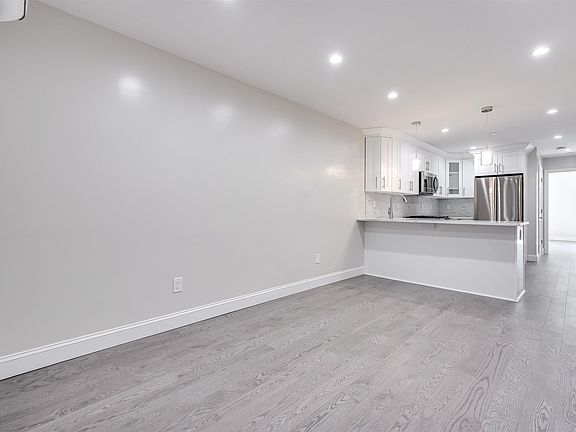 3rd image of 406 Madison St APT 2R