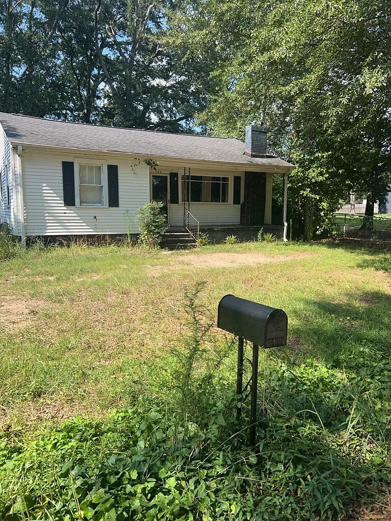 2 bed, 1.0 bath, $1,100 — Photo 2