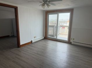 27 I St APT 6, Hampton, NH 03842