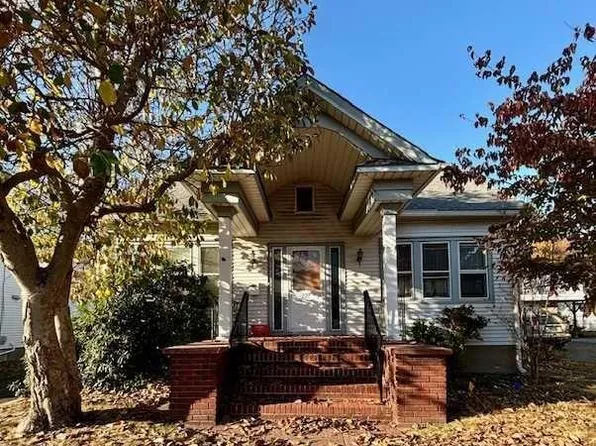 227 Orchard St, Elmwood Park, NJ 07407