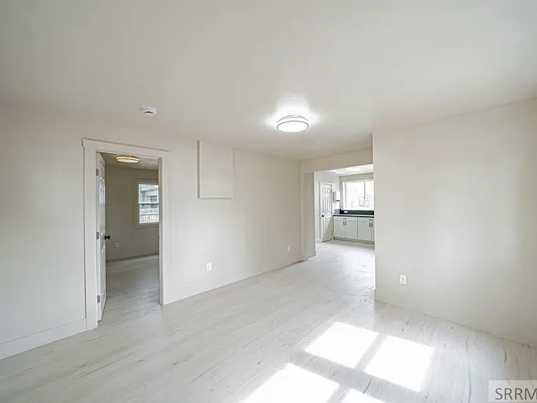 648 W 3rd St N — Photo 7