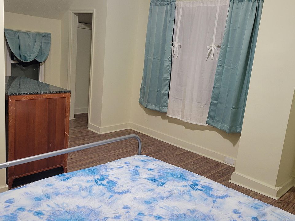 Large and spacious room with closet