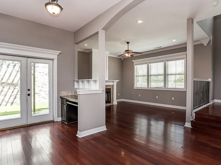 525 N Rupple Rd — Photo 9