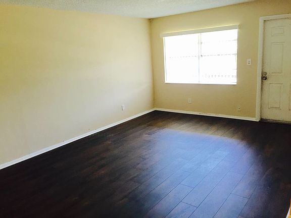 4th image of 475 SE 30th St APT 9