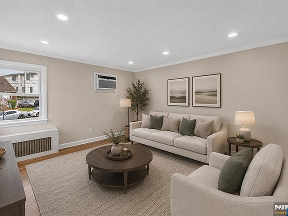 5th image of 427 Kennedy Dr