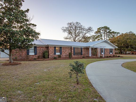 2nd image of 185 Pierce St