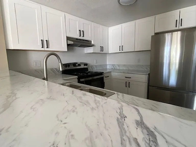 Summer Brook Apartments — Photo 30