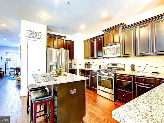 5th image of 8121 Mill Fall Ct