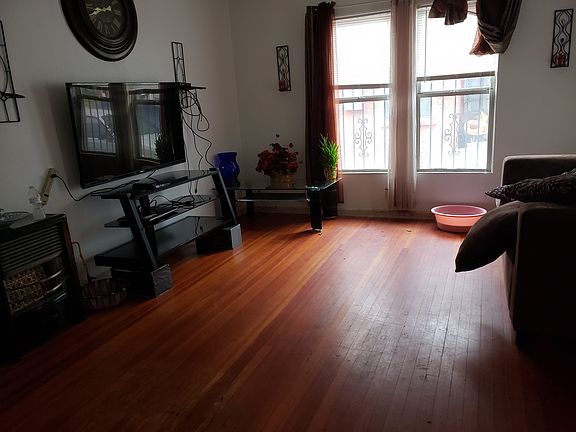 4th image of 1812 McBroom St