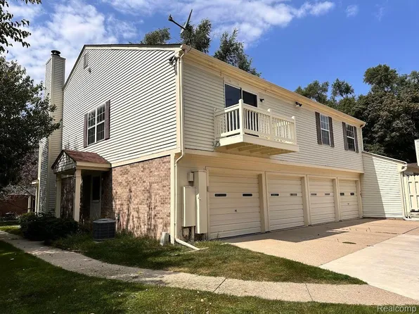 2110 Hidden Meadows Dr Unit D, Walled Lake, MI 48390