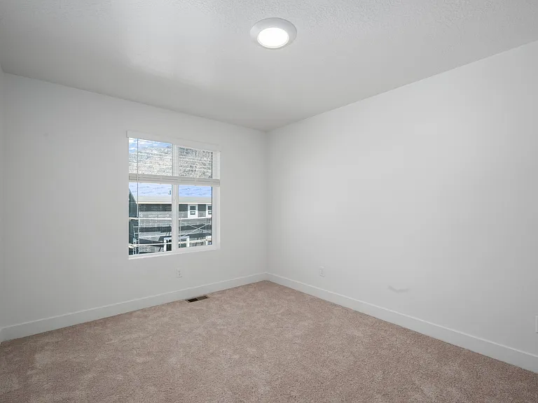 277 W 1150 N — Photo 15