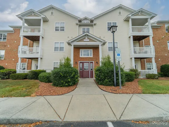 9835 Hyde Glen Ct, Charlotte, NC 28262